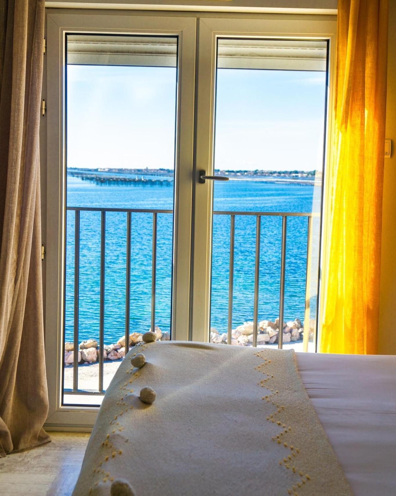 A La Voile Blanche Hotel Бузиг Екстериор снимка