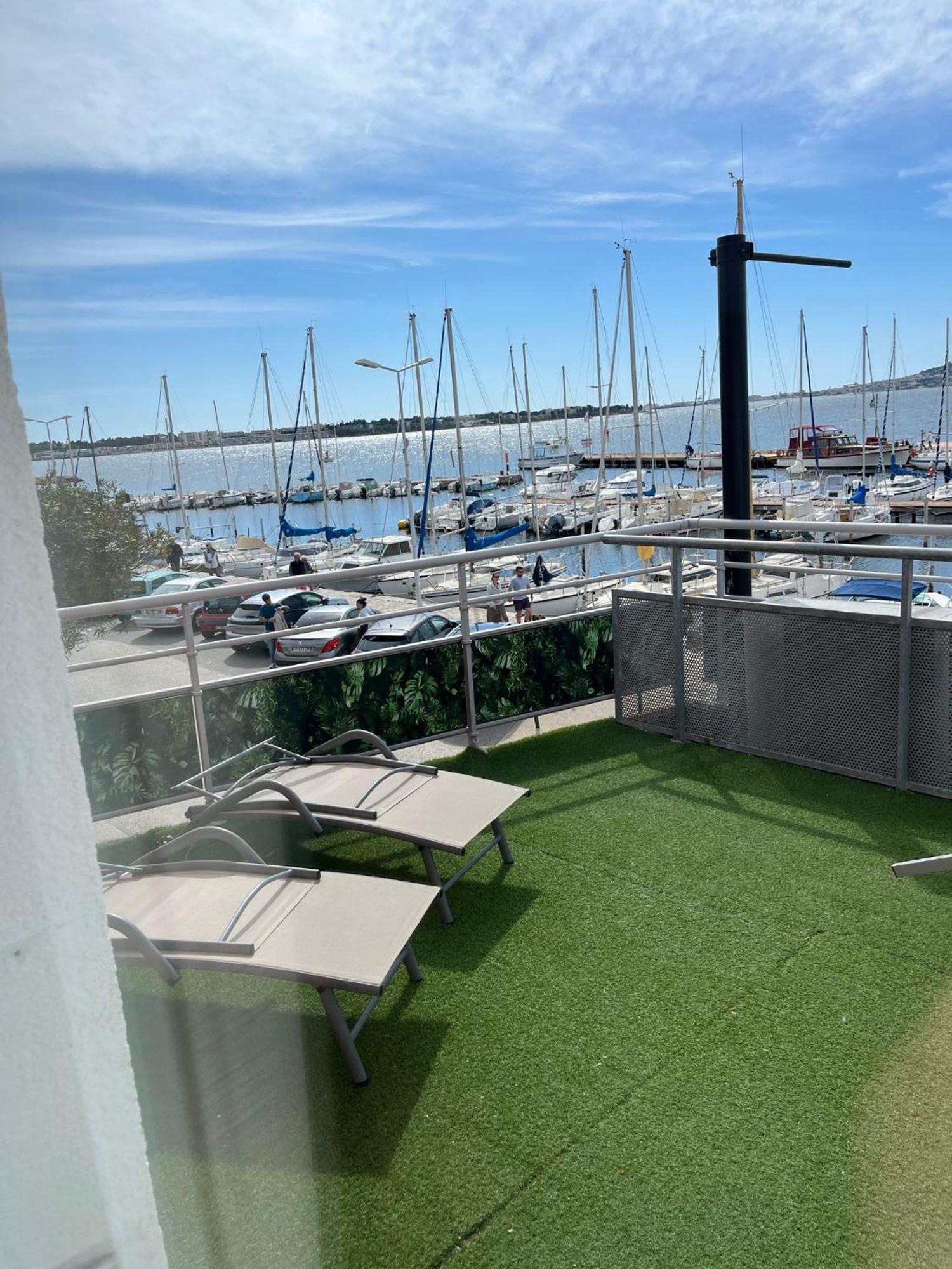 A La Voile Blanche Hotel Бузиг Екстериор снимка