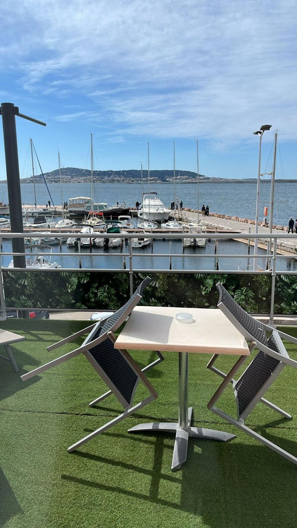 A La Voile Blanche Hotel Бузиг Екстериор снимка